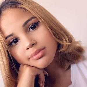 Meet your Posher, Crystal